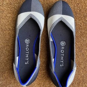 Rothy’s captoe navy/white color block flats!